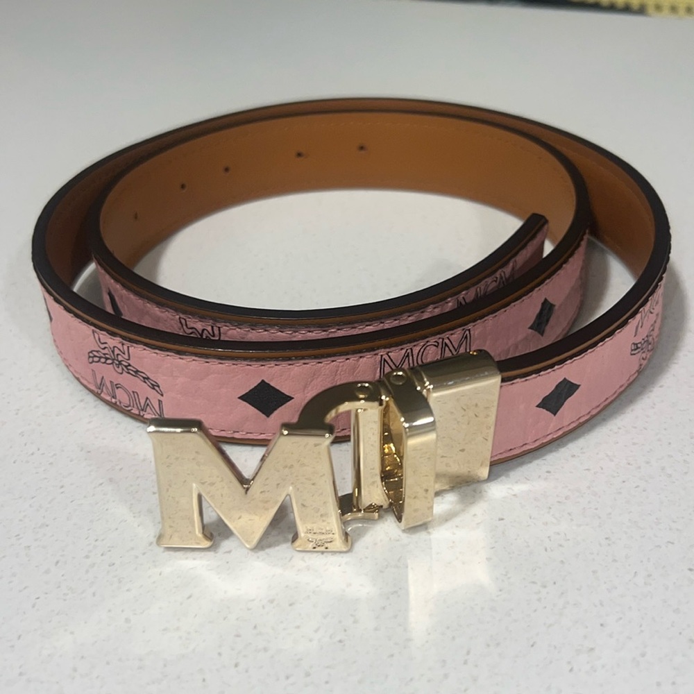 Reversible brown and pink MCM belt